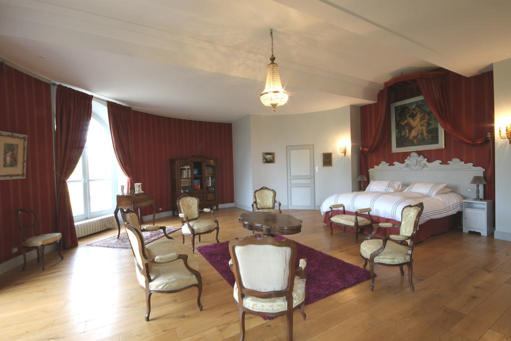 Chateau De Clermont-Saves L'Isle Jourdain Ruang foto